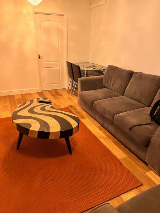 2 Bed Solihull Near Nec Airport, Jlr, Resort Wrld Eksteriør bilde