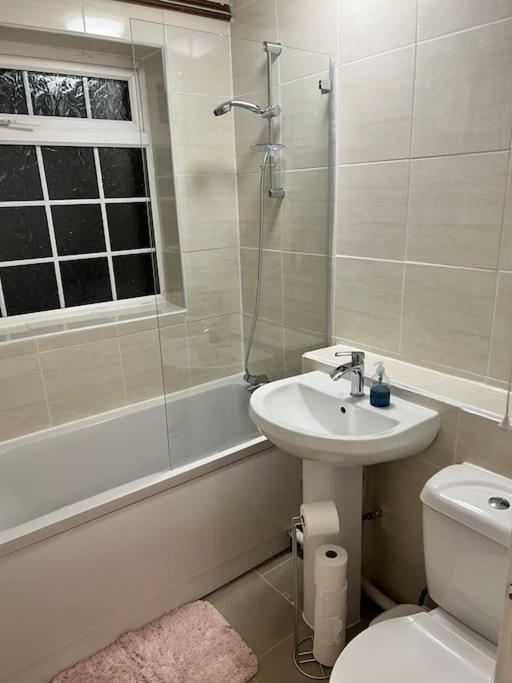 2 Bed Solihull Near Nec Airport, Jlr, Resort Wrld Eksteriør bilde