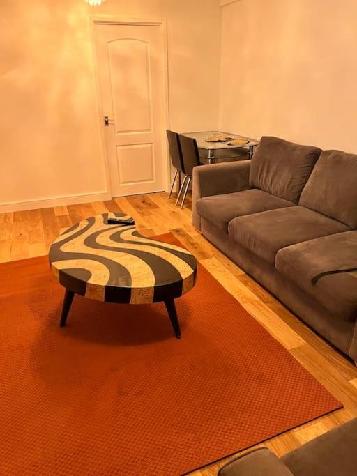 2 Bed Solihull Near Nec Airport, Jlr, Resort Wrld Eksteriør bilde